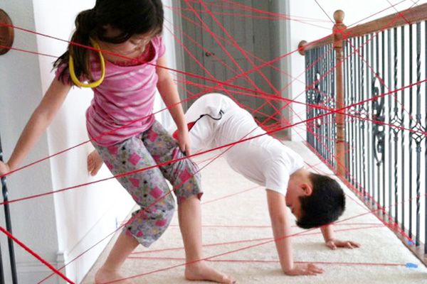 Maceracı ruhlu afacanlar lazer iplerinin arasından geçebilecek mi?