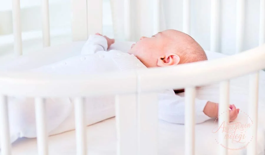 Bebeğimi nasıl yatırmalıyım? Yeni doğan bebek nasıl yatırılmalı? Bebeğimi nasıl yatırmalıyım? Yeni doğan bebek nasıl yatırılmalı? Bebeğiniz 1 yaşına gelene kadar yastığa gereksinim duymaz. Bebekler dönüşümlü olarak sırt üstü ve yan yatırılmalıdır. Yenidoğan yatış pozisyonu, bebek yatış pozisyonu nasıl olmalı, bebek nasıl yatırılmalı,Uyku pozisyonu,3 aylık bebek yastık kullanılmalı mı bebeklerin yatış pozisyonları bebekler kaç aya kadar yan yatırılmalı bebeğin yatış pozisyonu kafa şekli bebek nasıl yatırılmalı uzman tv bebeğin yatış şekli kafa yapısını etkiler mi bebek ne zaman yüzüstü yatabilir yeni doğan bebek nasıl yatakta yatırılmalı Yeni doğan bebek nasıl yatırılmalı Bebeklerde doğru uyku pozisyonları Bebeklerde uyku pozisyonu nasıl olmalı ,Bebeklerde en iyi uyku pozisyonu hangisi, Bebeklerin, yenidoğan yatış pozisyonu, bebek yatış pozisyonu nasıl olmalı bebek nasıl yatırılmalı Bebek Nasıl Yatırılmalı Bebeklerde doğru uyku pozisyonları ,Yeni Annelere Öneriler,Bebeğimi nasıl ve nereye yatırmalıyım,kızlar yeni doğan bebek nasıl yatırılmalı Kadınlar Kulübü,Bebekler Nasıl Uyutulmalı,Yeni doğan bebek nasıl yatırılmalı,Bebek yeni doğduğunda nasıl yatırılmalı,Bebekler için doğru uyku pozisyonu nasıl olmalı,yenidoğan yatış pozisyonu, bebek yatış pozisyonu nasıl olmalı, bebek nasıl yatırılmalı,Yeni doğan bebek nasıl yatırılmalı,bebekler nasıl yatar,Yeni Doğmuş Bebekler Nasıl Yatırılır,Bebeklerin uyku pozisyonu nasıl olmalıdır,Bebekler Nasıl Uyutulmalı,Bebeğin nasıl yattığı,Yeni doğan bebek nasıl yatırılmalı,Bebeğimi nasılve nereye yatırmalıyım,Yeni Doğan Bebek Bakımı,Yeni doğan bir bebek ne şekilde yatırılmalıdır,Bebeği hangi pozisyonda uyutmalı,bebeklerin yatış pozisyonu hangisi olmalı,bebeklerde yastık kullanımı,Bebeklere çorap giydirmek,Bebeklerin gece deliksiz uyuması için ne yapmalı,bebekler kendı kendıne nasıl uyur,Bebek ne zaman yüz üstü yatabilir,yeni doğan bebeğin yatış pozisyonu nasıl olmalı, yeni doğan bebekler yastık kullanılmalı mı, yeni doğan bebek nasıl yatakta yatırılmalı, bebek nasıl yatırılmalı uzman tv, bebekler kaç aya kadar yan yatırılmalı, yeni doğan bebek yan mı yatırılmalı, bebeğin yatış pozisyonu kafa şekli, bebek ne zaman yüzüstü yatabilir,bebeğim yüzüstü uyuyor,yüzüstü yatırmak,bebeklerin yatış pozisyonu hangisi olmalı,bebeği yüz üstü yatırmak,bebeklerde yüzüstü uyuma ,Bebek ne zaman yüz üstü yatabilir ,Bebeklerin Yüzüstü Yatmasının Önemi, bebekler ne zaman yüzüstü yatırılır, bebeklerin yüzüstü uyuması, bebeklerde yüzüstü yatmanın faydaları, bebeklerin yüzüstü yatması uzman tv, bebek yüzüstü yatma yastığı, bebekler neden yüzüstü yatmak ister, bebekler kaçıncı ayda yüzüstü döner, bebek yatış şekilleri,