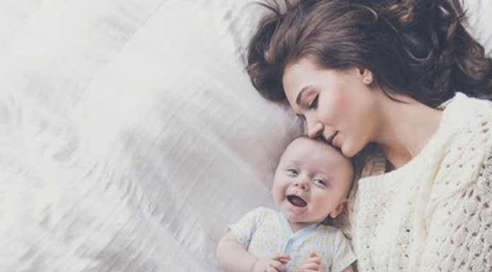 Yeni doğum yapan anneye hediye Yeni doğum yapan anneye hediye seçerken genelde anneye değil bebeğe hediye alırız da anneyi unuttuğumuzu pek nadir farkederiz