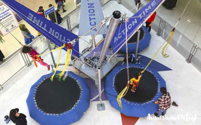 Kent Meydanı AVM yarıyıl boyunca küçüklere büyük eğlence seçenekleri sunarken büyüklere de keyifle vakit geçirmeleri için zaman yaratıyor. Kent Meydanı AVM yarıyıl boyunca küçüklere büyük eğlence seçenekleri sunarken büyüklere de keyifle vakit geçirmeleri için zaman yaratıyor.