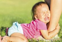 2 yaş sendromu ile nasıl baş edilir? 2 yaş sendromuna karşı öneriler: ''Çocuğunuzun inatlaşmalarını, tartışmalarını rekabet ve güç savaşına dönüştürmeyin!''