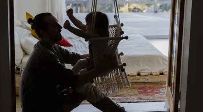 Baba ile güven ve sevgi dolu ilişki kendini değerli hissettiriyor Baba ile güven ve sevgi dolu ilişki kendini değerli hissettiriyor